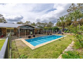 Enchanting 5BR Greenbank Staycation Guest house, Queensland - 2