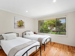 Modern Family Beach House with Outdoor Deck & BBQ Guest house, Terrigal - 5