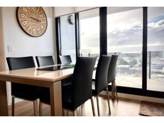 Enjoy a little Luxury in Adelaide CBD - Perfect! Apartment, Adelaide - 2