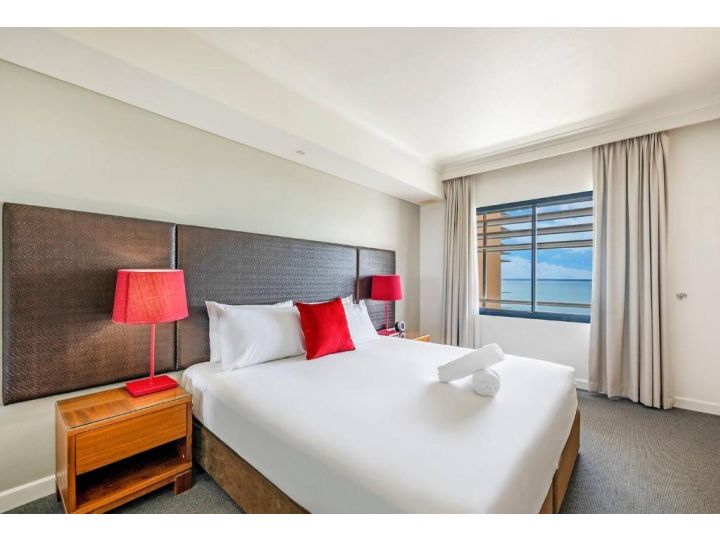Enjoy Dreamy Ocean Views from Resort Style Oasis Apartment, Darwin - imaginea 3