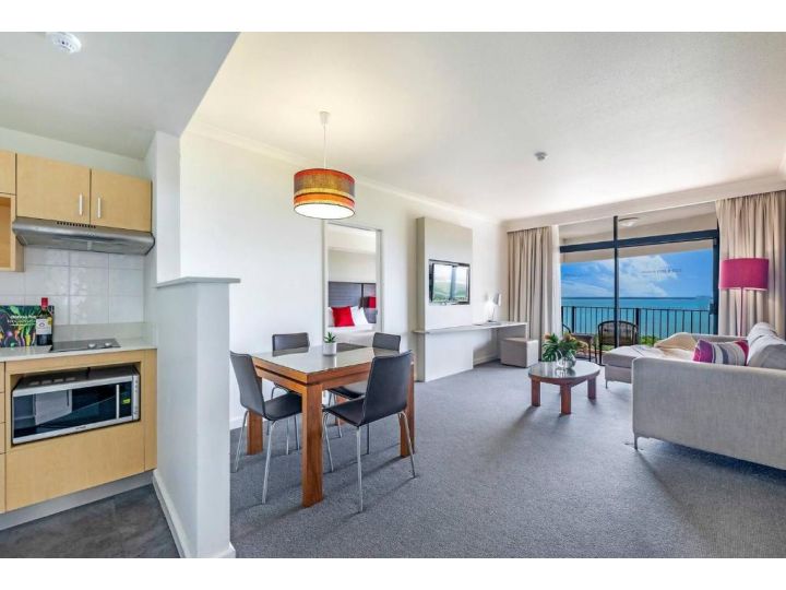 Enjoy Dreamy Ocean Views from Resort Style Oasis Apartment, Darwin - imaginea 4