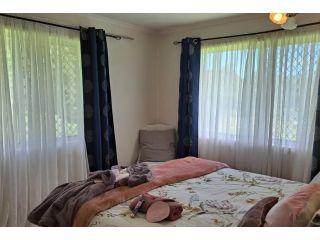 Entire 3 bdrm Cottage just off Gallery Walk Mt Tambo Apartment, Eagle Heights - 1