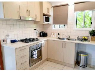 Entire 3 bedroom Doveton house, no sharing Guest house, Victoria - 1