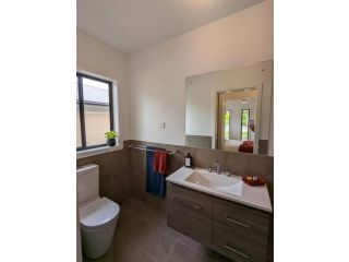 Entire Home: 600m to Hospital; Local Shops + Park Guest house, New South Wales - 4