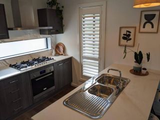 Entire Home: 600m to Hospital; Local Shops + Park Guest house, New South Wales - 3