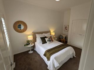 Entire Home: 600m to Hospital; Local Shops + Park Guest house, New South Wales - 1