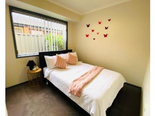 ENTIRE HOME IN WERRIBEE,BEST POSSIBLE LOCATION YOU CAN FIND Guest house, Werribee - 5