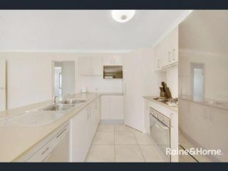 Gladstone House 4 Beds 2 Baths Air-conditioned in City Guest house, Queensland - 3