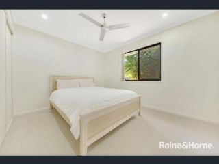 Gladstone House 4 Beds 2 Baths Air-conditioned in City Guest house, Queensland - 4
