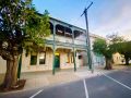 Entire Townhouse in Heart of Echuca&#x27;s Port CBD - 15 guest capacity Apartment, Echuca - thumb 2