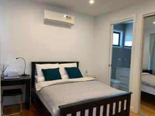 Entire two bedrooms townhouse in Glen Waverley Apartment, Glen Waverley - 2