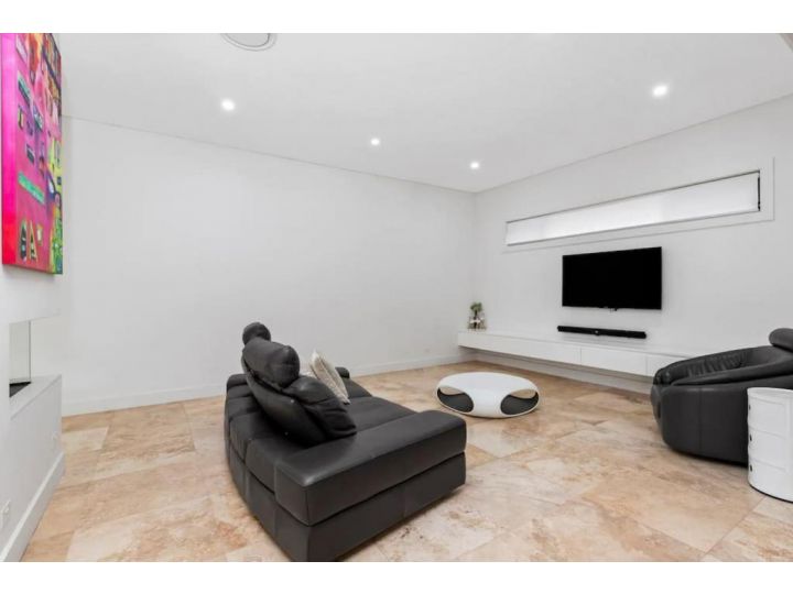 Entire Ultra Modern Luxury Home with Pool Villa, Sydney - imaginea 15
