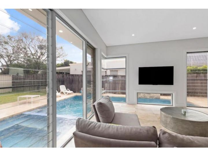Entire Ultra Modern Luxury Home with Pool Villa, Sydney - imaginea 12