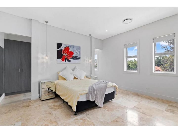 Entire Ultra Modern Luxury Home with Pool Villa, Sydney - imaginea 3