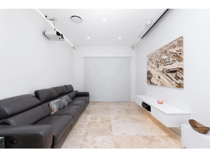 Entire Ultra Modern Luxury Home with Pool Villa, Sydney - imaginea 11