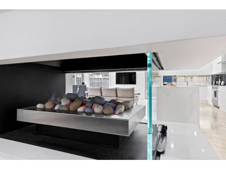 Entire Ultra Modern Luxury Home with Pool Villa, Sydney - imaginea 4
