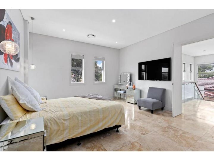 Entire Ultra Modern Luxury Home with Pool Villa, Sydney - imaginea 10