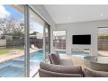 Entire Ultra Modern Luxury Home with Pool Villa, Sydney - thumb 12