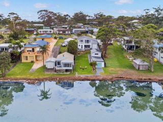 EROWAL BAY BOATHOUSE Erowal Bay 4pm Check Out Sundays except Peak season Guest house, Erowal Bay - 4