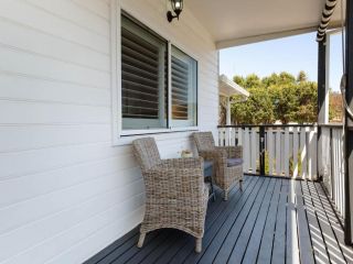 Escape to the Cottage 68 Tomaree Rd boat parking and WIFI Guest house, Shoal Bay - 1