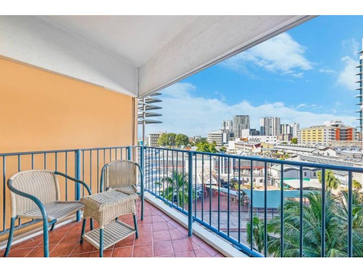 &#x27;Esplanade Ease&#x27; A Resort Balcony Pad with Pool Apartment, Darwin - imaginea 4