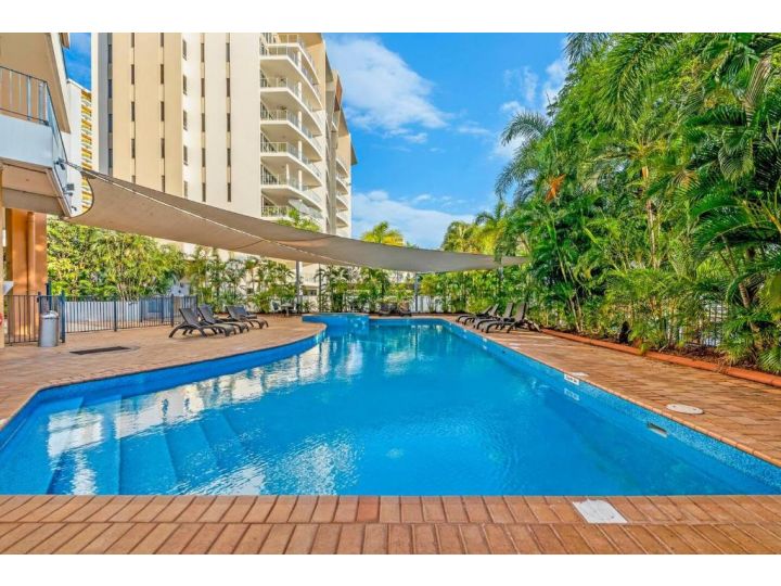 Esplanade Poolside Living with Lush Balcony Vistas Apartment, Darwin - imaginea 6