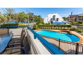 Everything you need including a pool! Karoonda Sands Apartments Guest house, Bongaree - 2