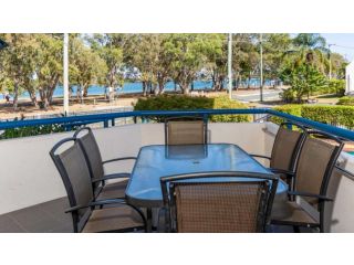 Everything you need including a pool! Karoonda Sands Apartments Guest house, Bongaree - 1