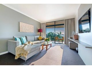 Exclusive Harbourfront Dual Suites with Pool Apartment, Darwin - 2