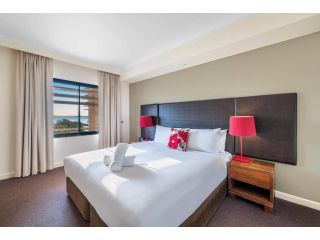 Exclusive Harbourfront Dual Suites with Pool Apartment, Darwin - 3
