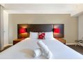 Exclusive Harbourfront Dual Suites with Pool Apartment, Darwin - thumb 9