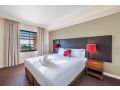 Exclusive Harbourfront Dual Suites with Pool Apartment, Darwin - thumb 3