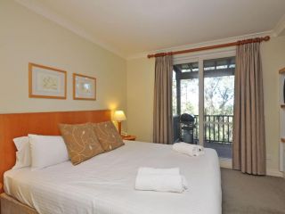 Executive 1 bedroom Spa Villa located within Cypress Lakes Resort Villa, Pokolbin - 3