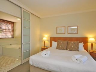 Executive 1 bedroom Spa Villa located within Cypress Lakes Resort Villa, Pokolbin - 4