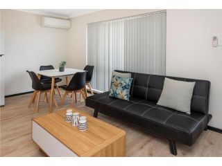 Executive 1 Bedroom Apartment close to Foreshore and CBD Apartment, Perth - 2