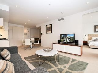 Executive 2 Bed 1 Bath Apartment at Oracle Broadbeach inc FREE PARKING Apartment, Gold Coast - 2