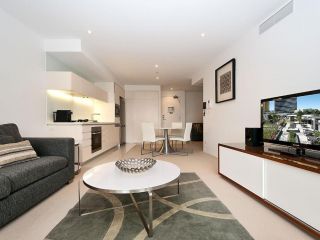 Executive 2 Bed 1 Bath Apartment at Oracle Broadbeach inc FREE PARKING Apartment, Gold Coast - 1