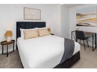Executive, Chic 3-Bed Apartment, Great Amenities Apartment, Canberra - 5