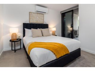 Executive, Chic 3-Bed Apartment, Great Amenities Apartment, Canberra - 1