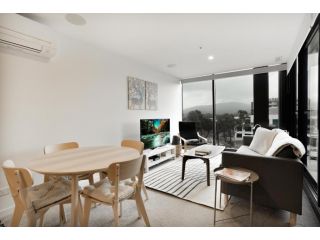 Executive Living in the Heart of the City Apartment, Canberra - 4