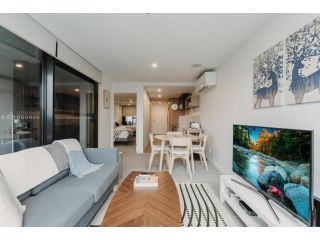 Executive Living in the Heart of the City Apartment, Canberra - 2