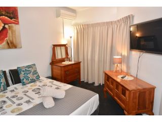 EXECUTIVE PROPERTIES IN NORTH WARD TOWNSVILLE and ON MAGNETIC ISLAND Apartment, Townsville - 4