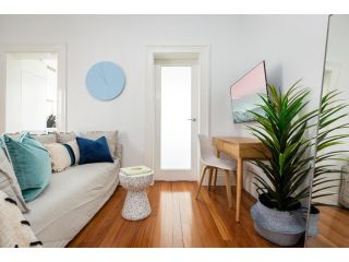 Executive Studio with Patio Near Trains Apartment, Sydney - 1