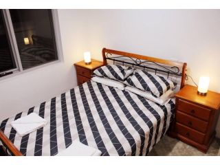 Executively Styled 2 Bed, 2 Bath, Perfect Location Apartment, Canberra - 4