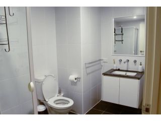 Executively Styled 2 Bed, 2 Bath, Perfect Location Apartment, Canberra - 5
