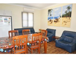 Exmouth Villas Unit 30 - Large Undercover Deck for Entertaining Guest house, Exmouth - 4