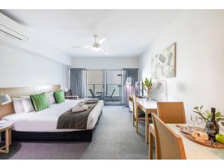 Experience the Best of Darwin from this King Suite Apartment, Darwin - 2
