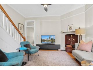 Explore Sydney from a convenient 3 Bedroom Unit Apartment, Sydney - 2