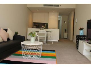 Exquisite Family Home +Parking, Close to CBD Apartment, Sydney - 3