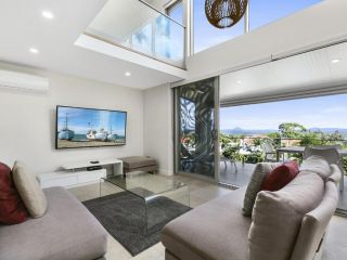 Exquisite Penthouse with views to Laguna Bay - Unit 3 Taralla 18 Edgar Bennett Avenue Apartment, Noosa Heads - 4